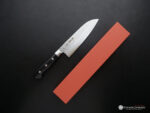 Sakai Kikumori - VG10 Hammered Damascus Santoku 165mm - Image 2